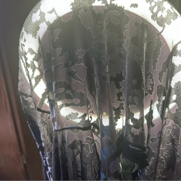 Vera Wang Women’s Black Sheer and Velour Dressy Top See Through XL - Picture 9 of 9